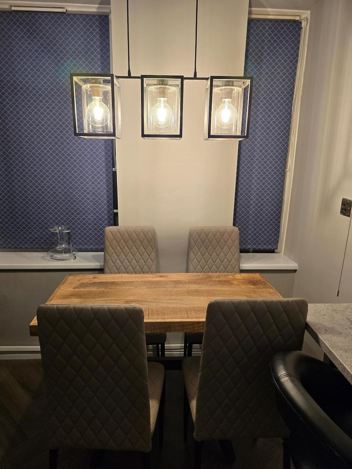 Contemporary & Spacious 1bd - Fireplace With Modern Comforts Apartment *