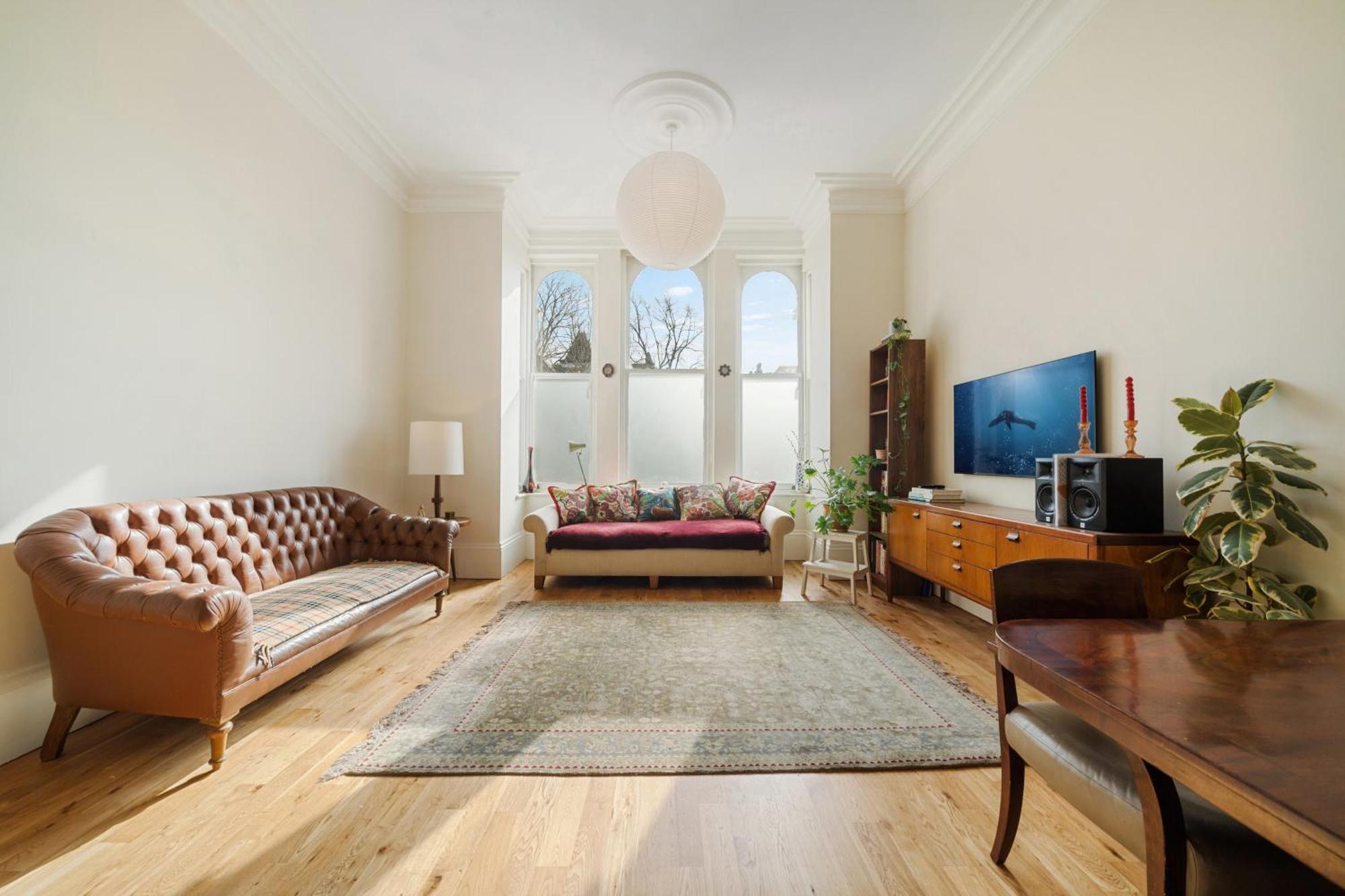 Spacious & Luxurious 2-bedroom Edwardian London