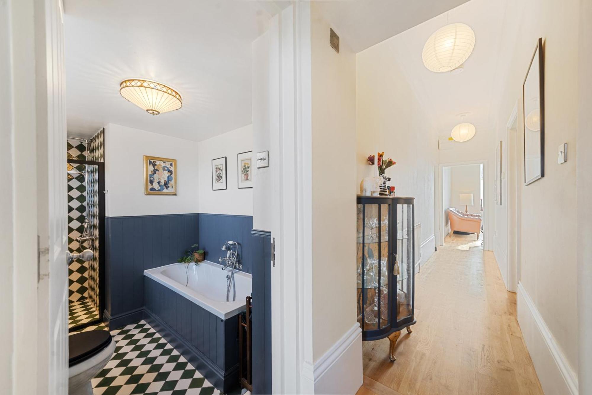 Spacious & Luxurious 2-bedroom Edwardian * London