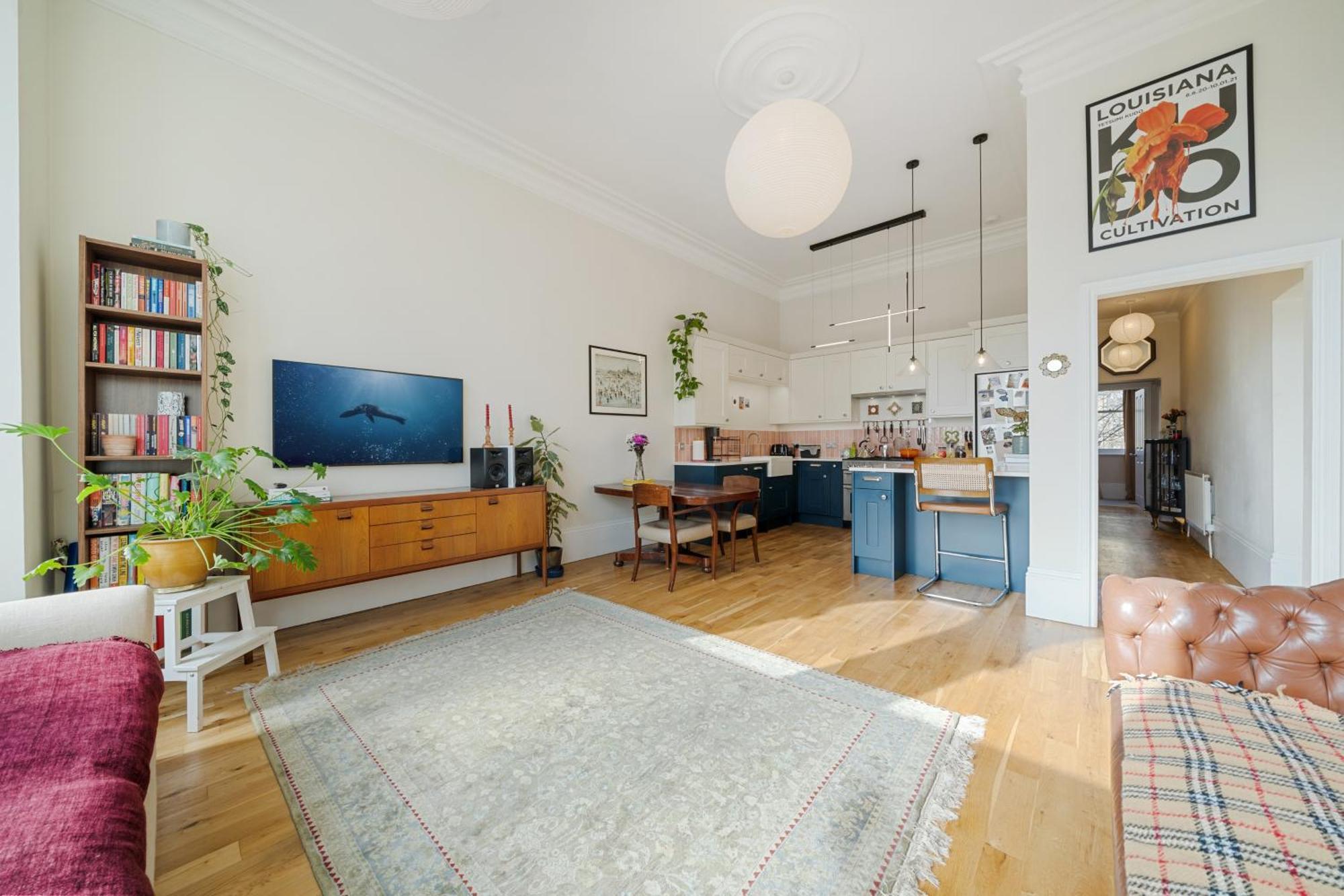 Spacious & Luxurious 2-bedroom Edwardian Apartment London