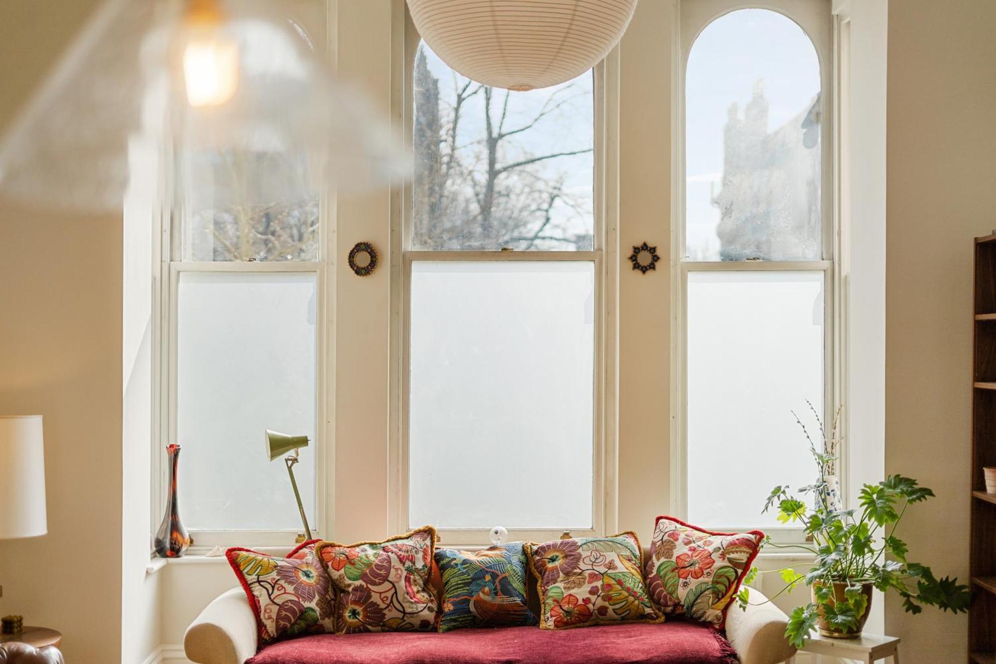 Spacious & Luxurious 2-bedroom Edwardian Apartment London