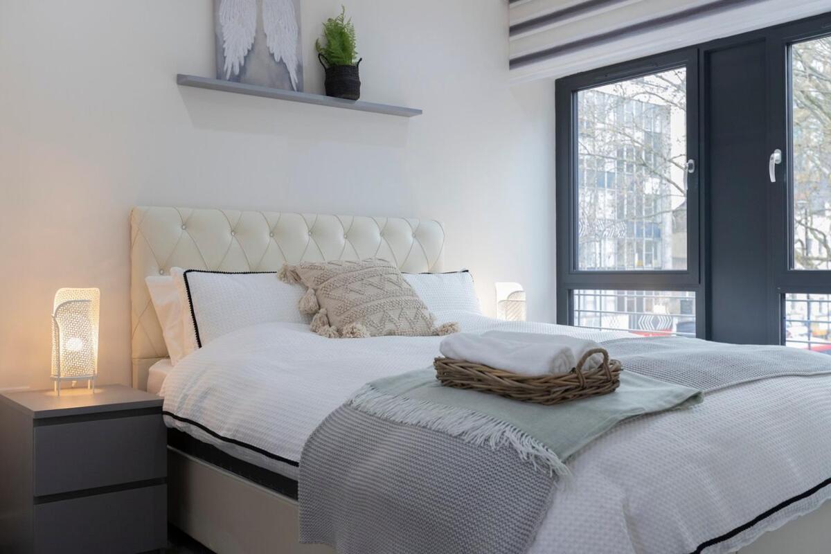 Apartment Stylish Modern By Aldgate East Station 3