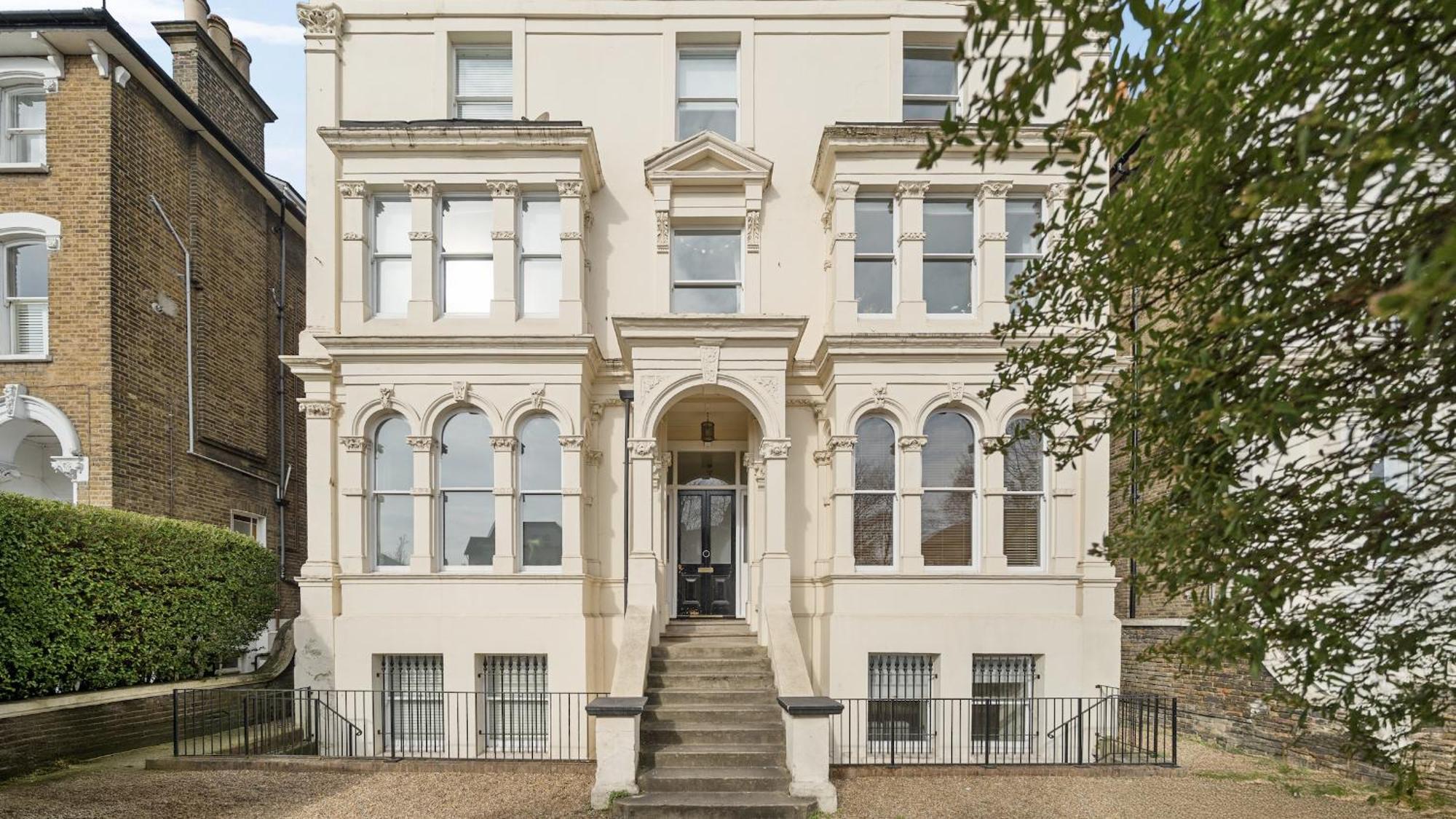 Spacious & Luxurious 2-bedroom Edwardian *