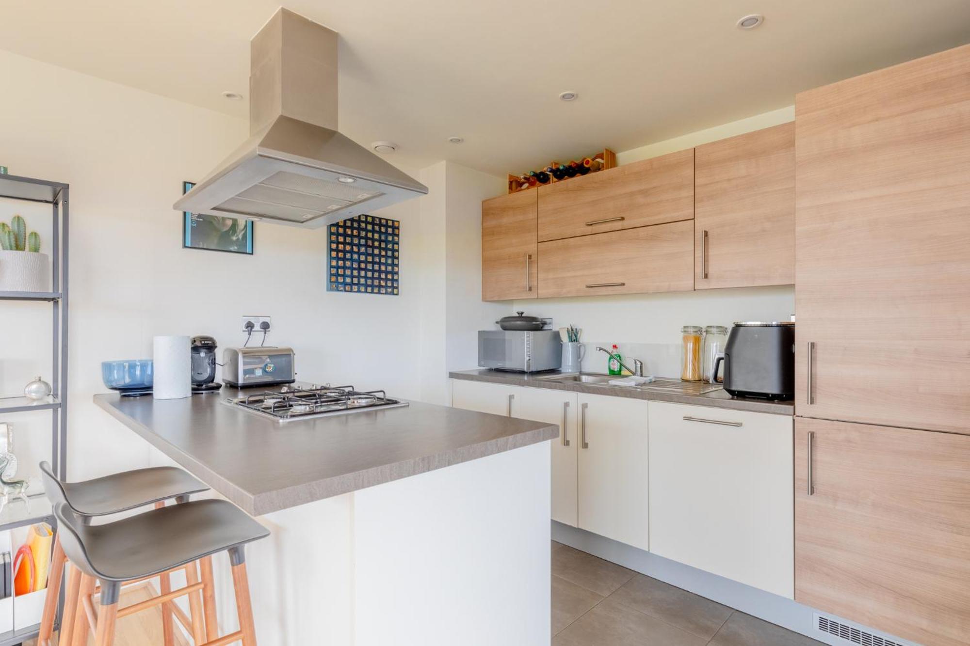 Apartment Sun Filled 2bd Flat With Views Mile End London