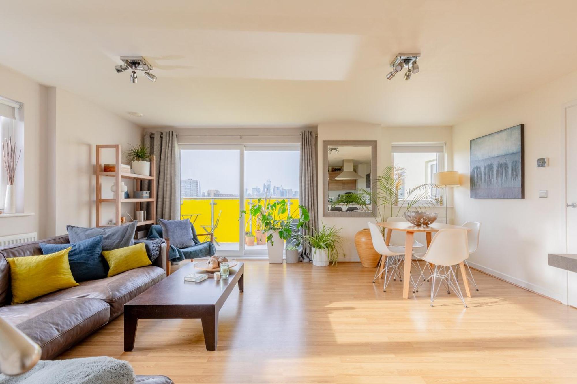 Sun Filled 2bd Flat With Views Mile End *
