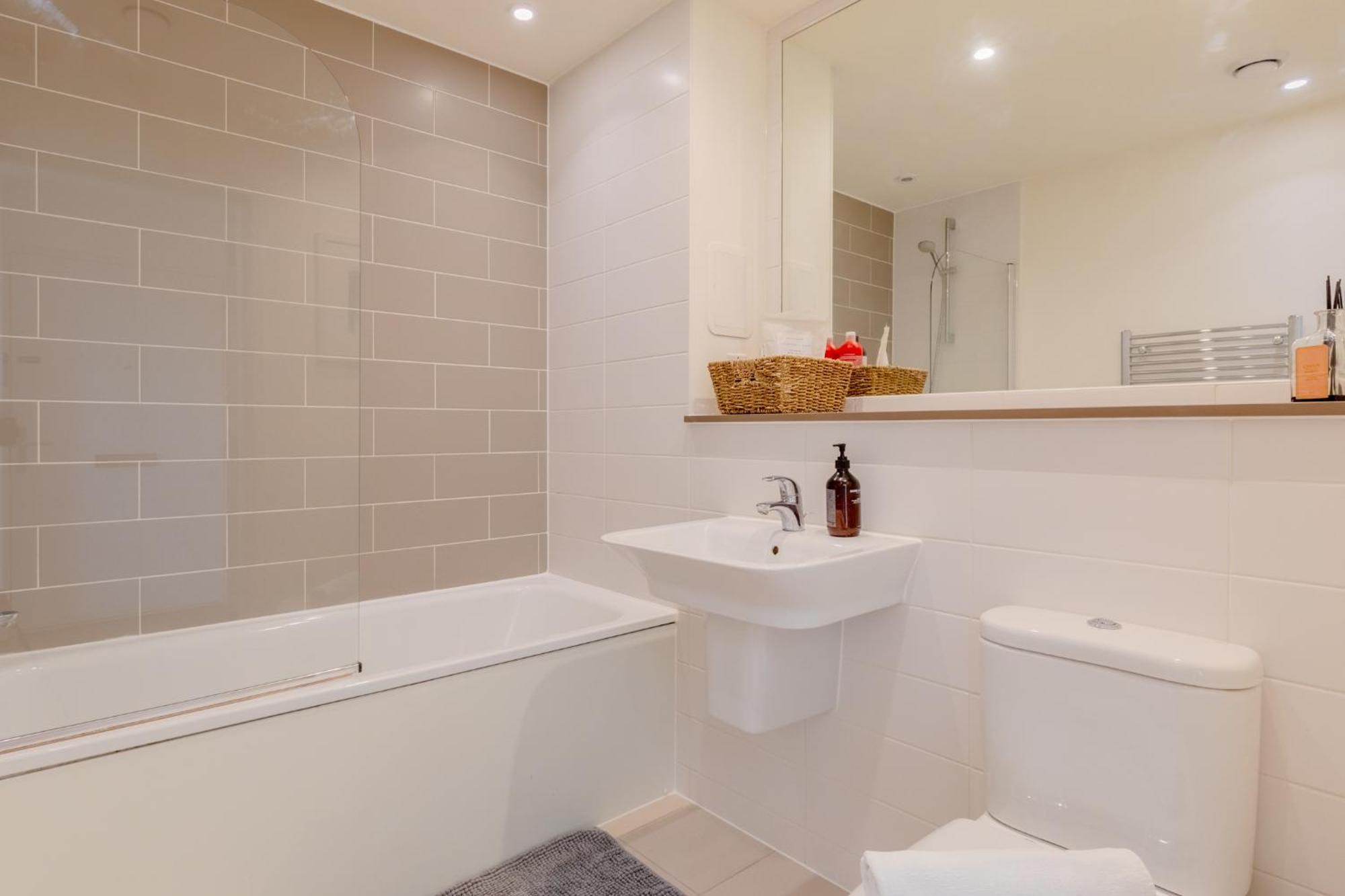 Sun Filled 2bd Flat With Views Mile End Apartment