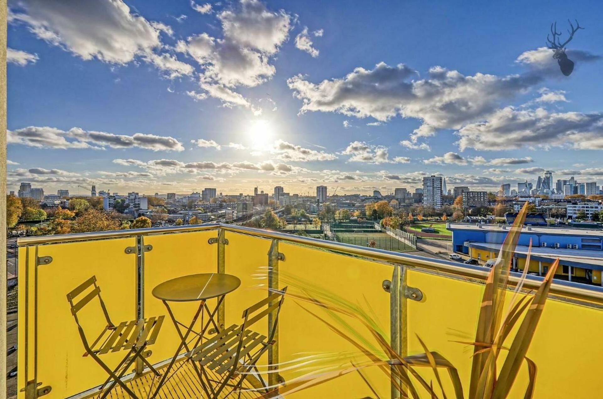 Apartment Sun Filled 2bd Flat With Views Mile End *