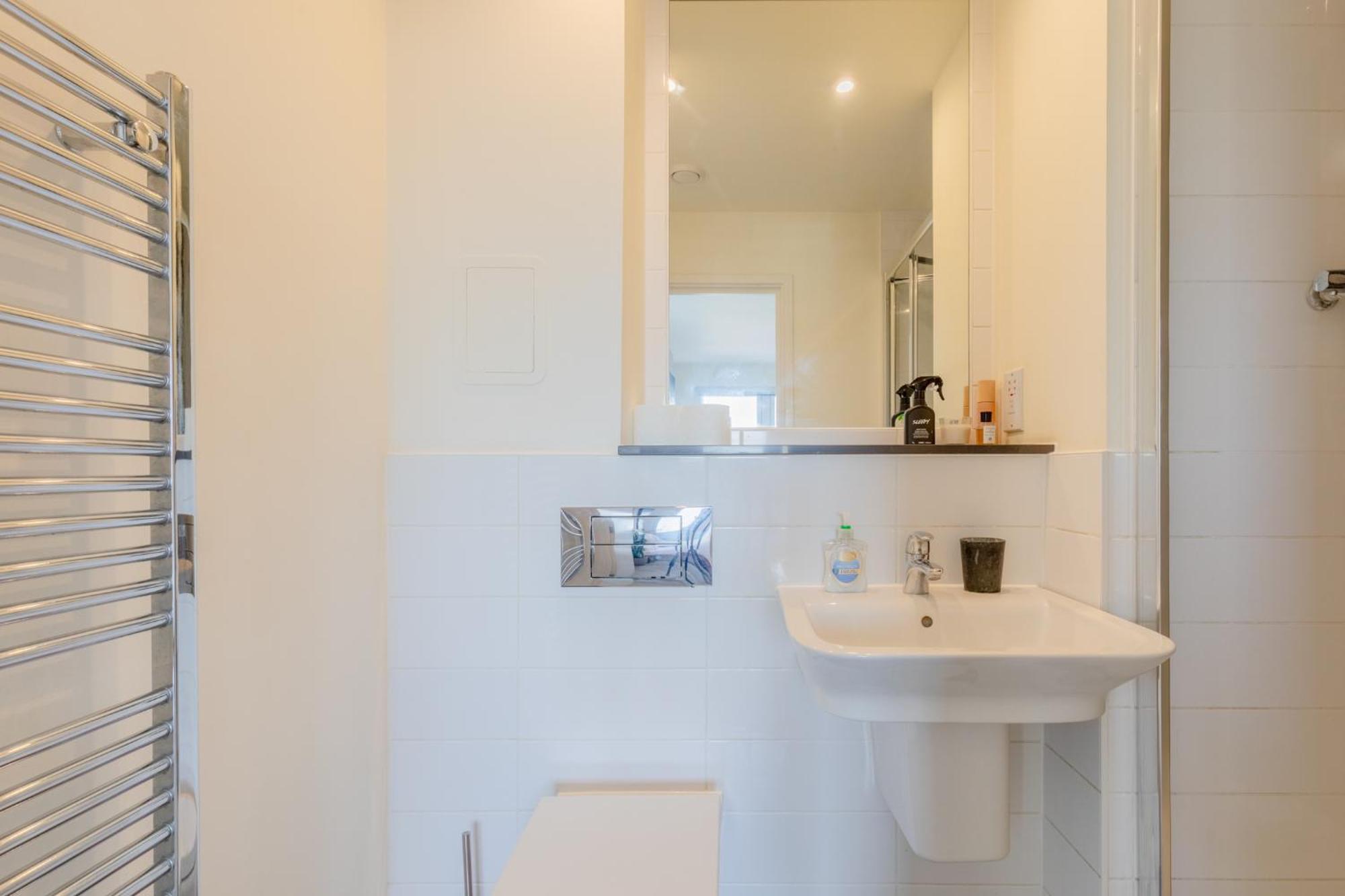 Apartment Sun Filled 2bd Flat With Views Mile End *