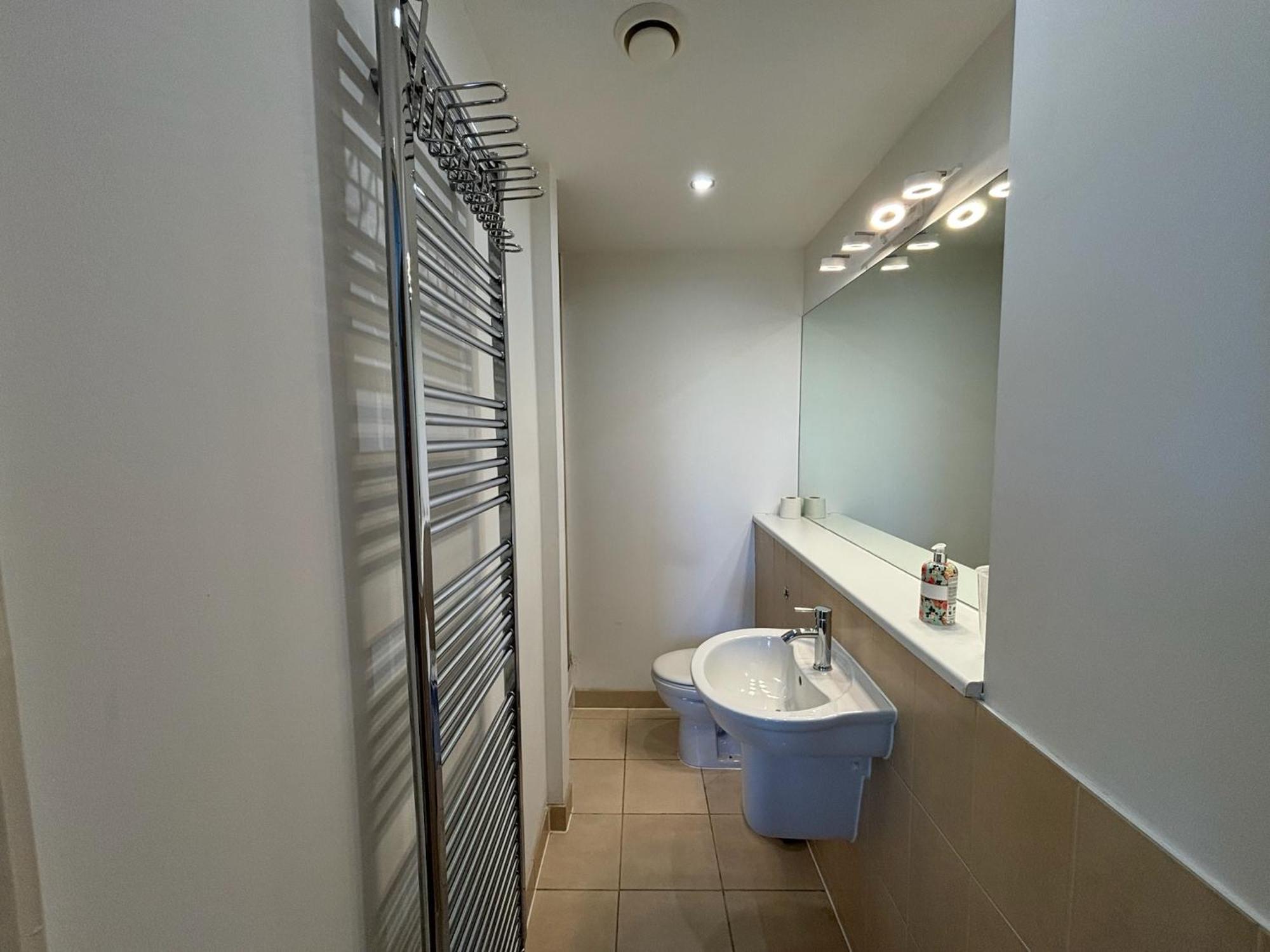 3 Bed Balcony Greenwich Retreat London