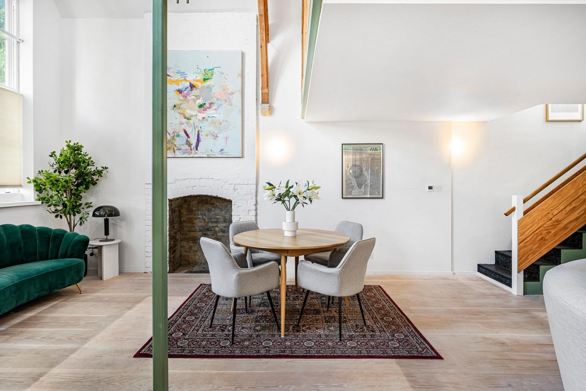 Casa de férias Schoolbell Mews Full 3 Bedroom 2 Bathroom Architect Designed Mews House Fabulous Bow, Victoria Park Location *