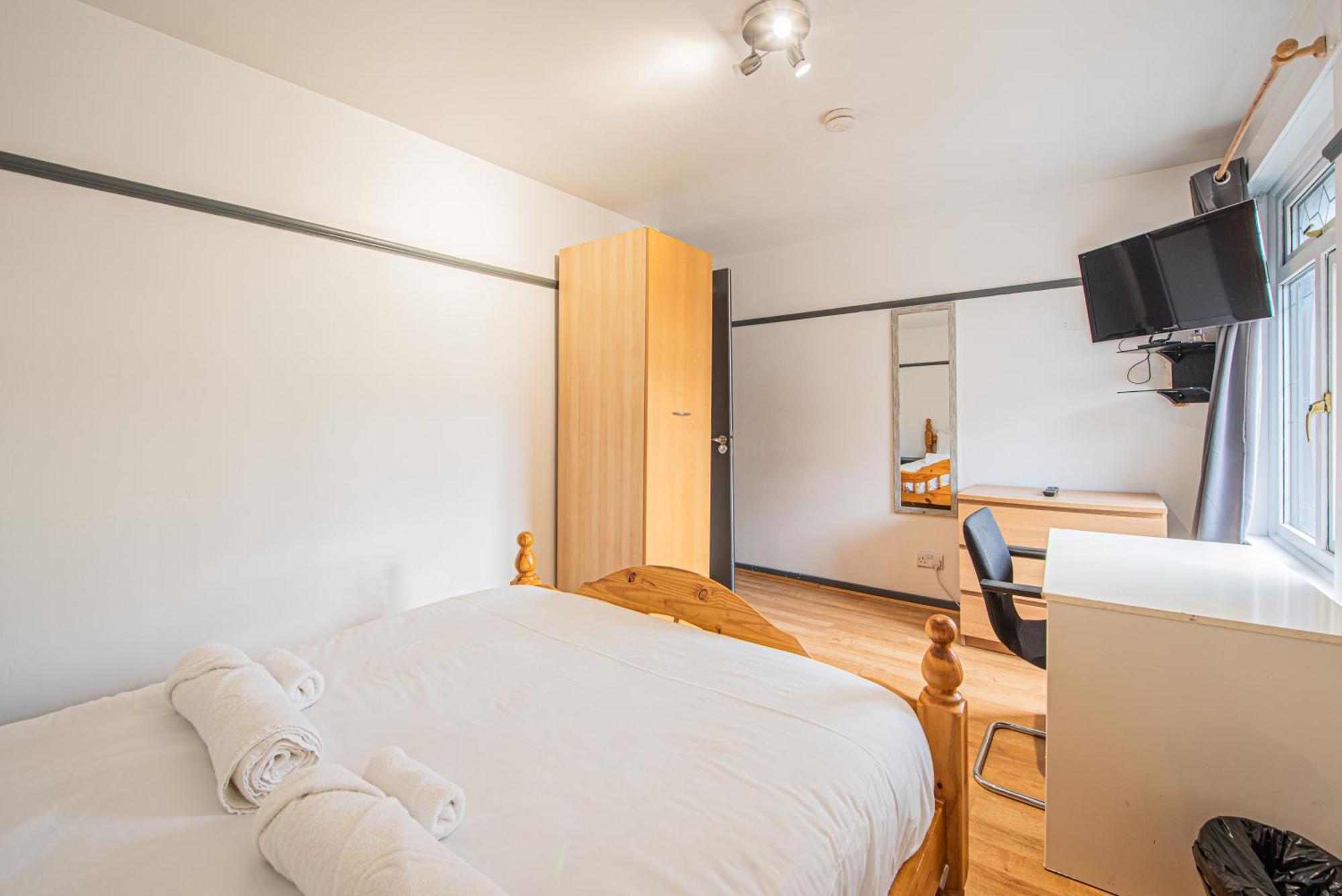 Apartamento Spacious 4-bed With Garden & Free Parking *