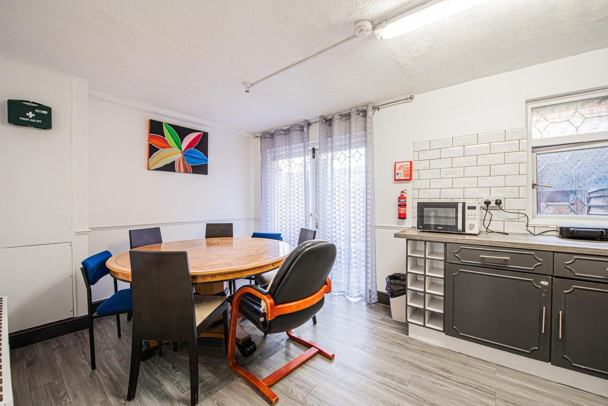 Spacious 4-bed With Garden & Free Parking Apartamento