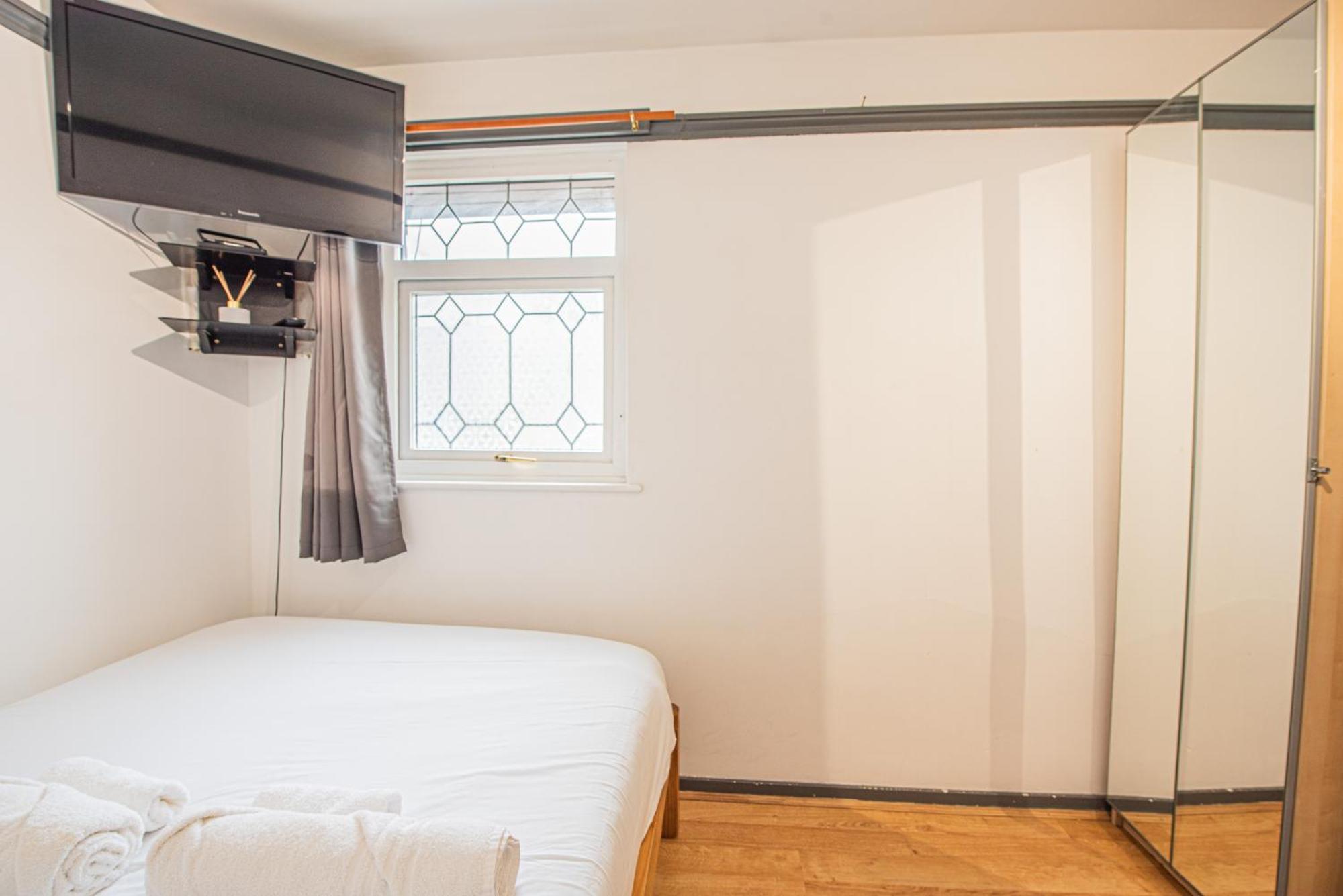 Apartamento Spacious 4-bed With Garden & Free Parking Londres