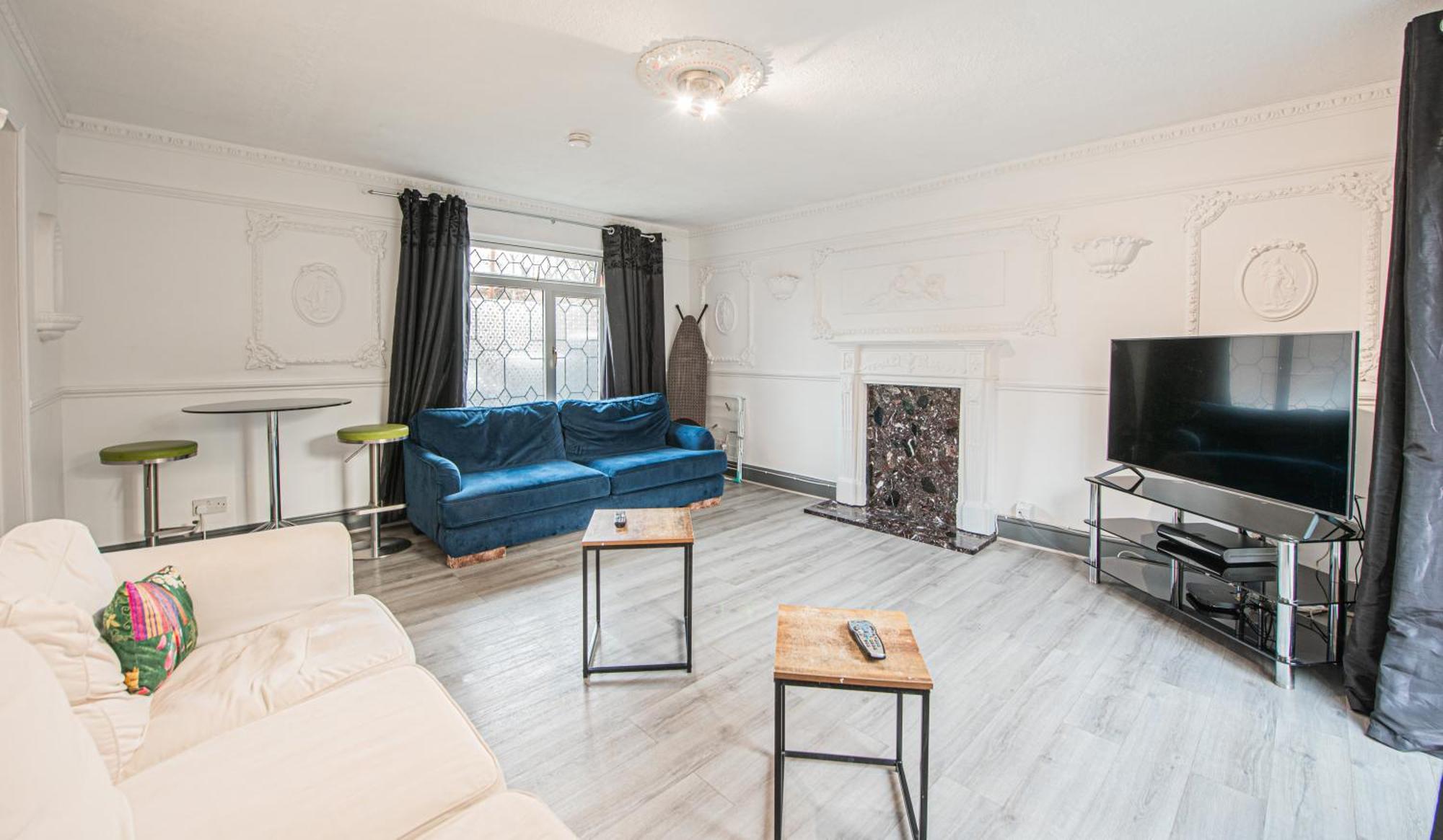 Apartamento Spacious 4-bed With Garden & Free Parking