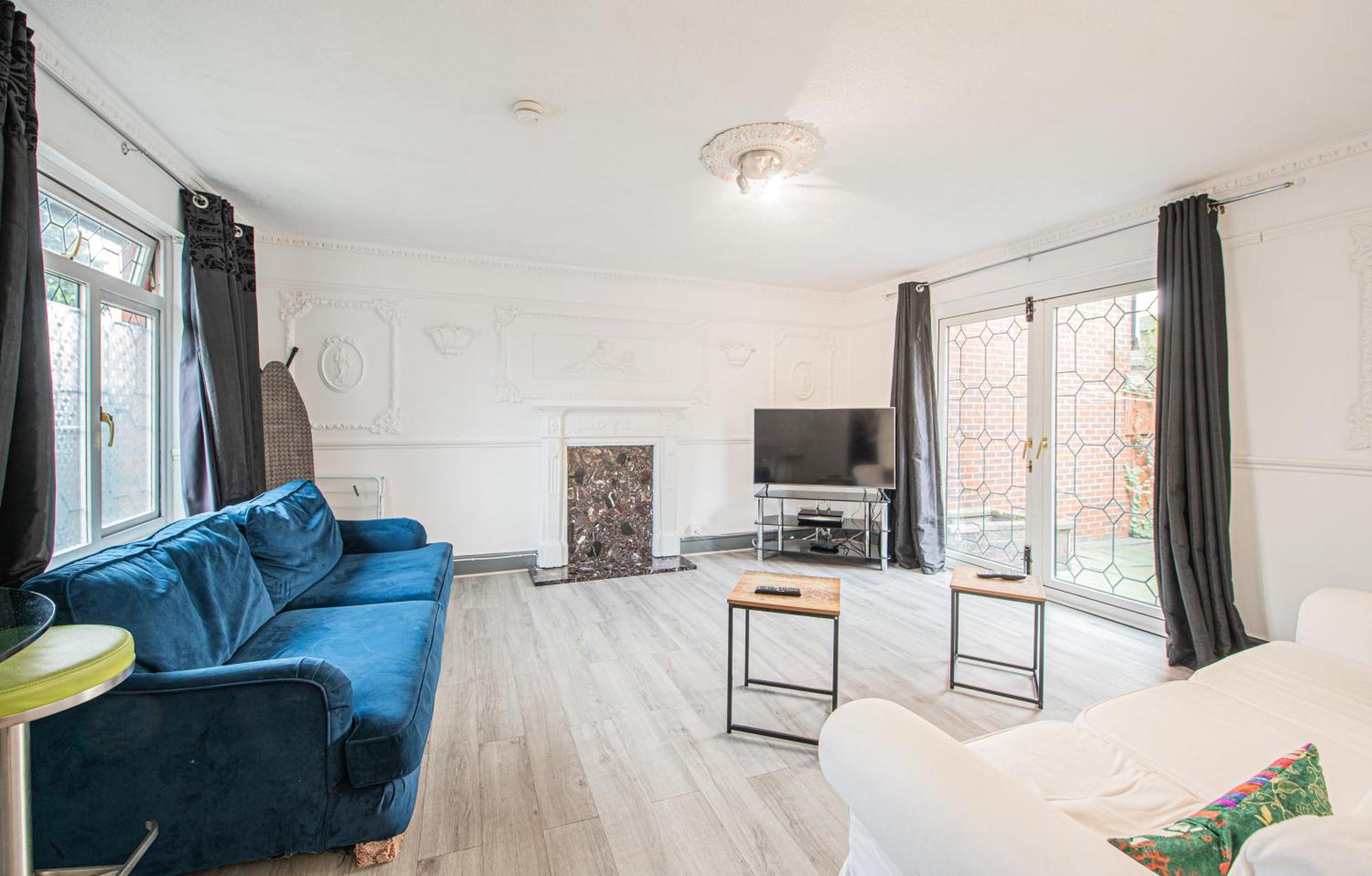 Apartamento Spacious 4-bed With Garden & Free Parking *