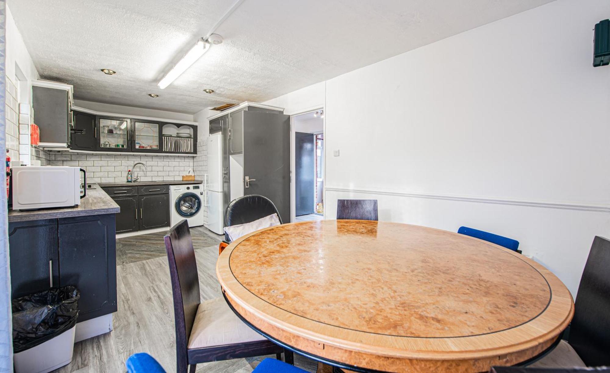 Apartamento Spacious 4-bed With Garden & Free Parking Londres