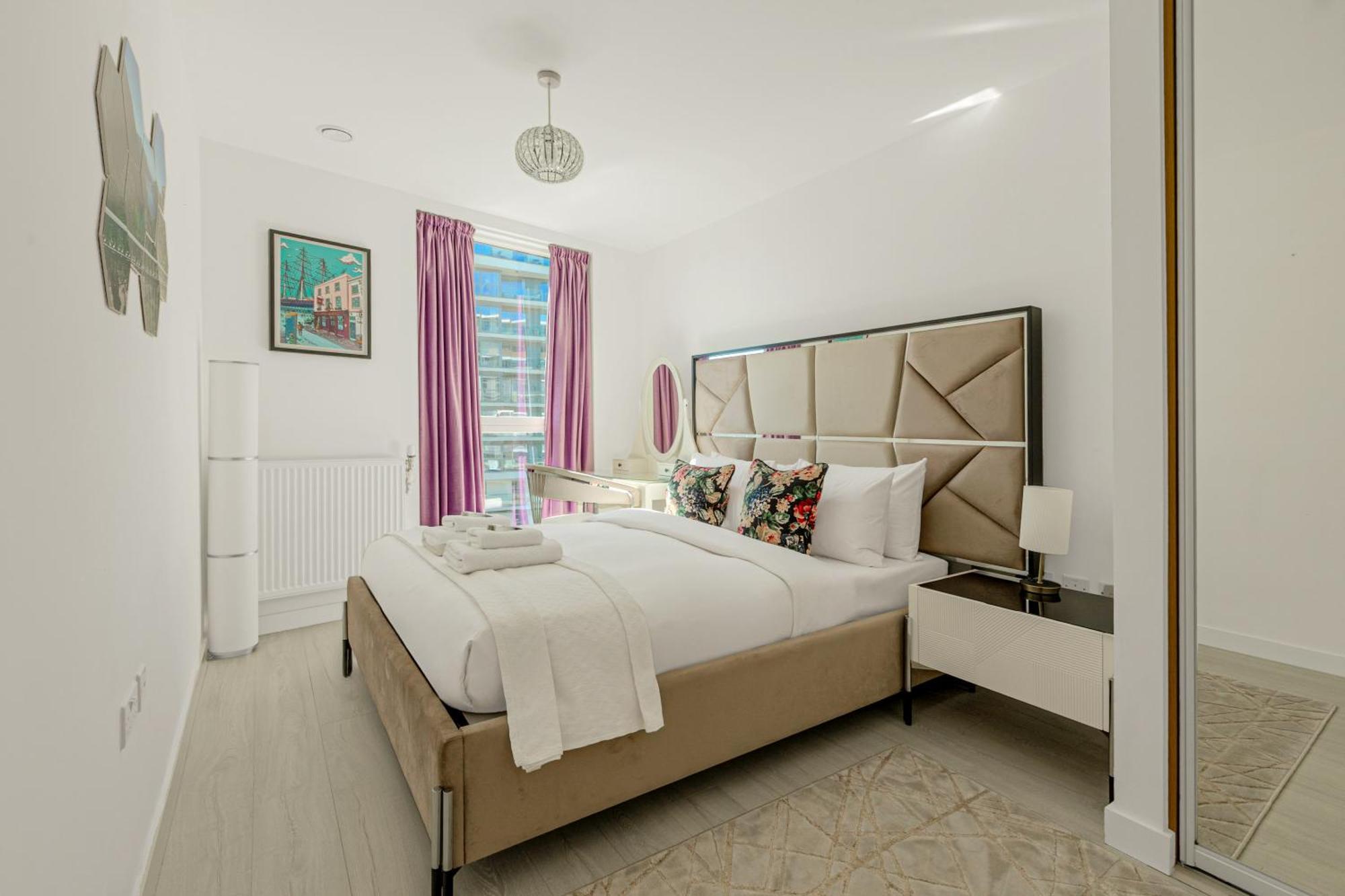 Cosy 2br Riverside In Greenwich With Balcony Apartment