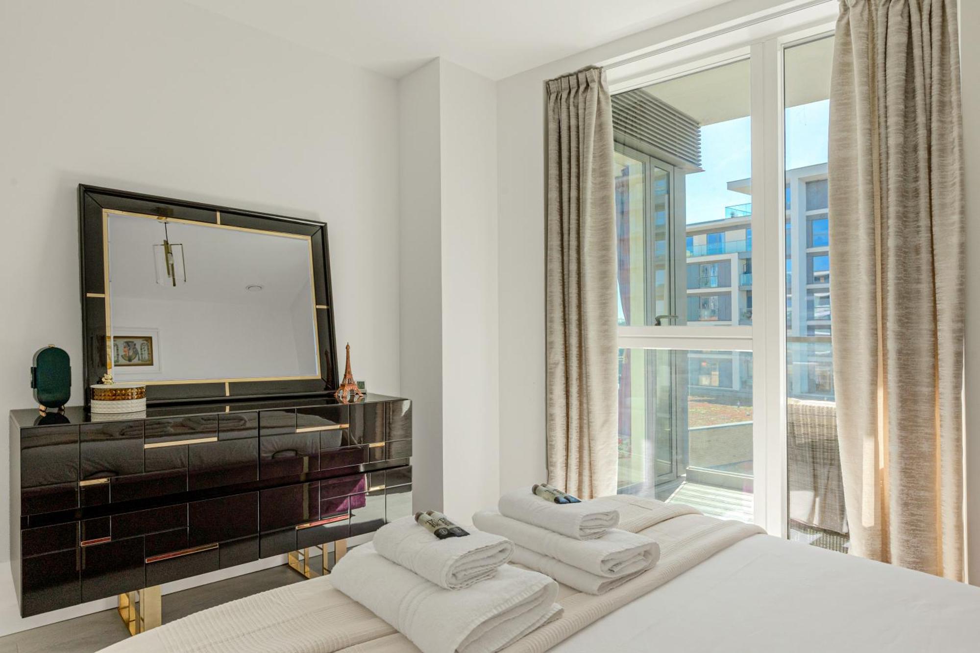 Apartment Cosy 2br Riverside In Greenwich With Balcony