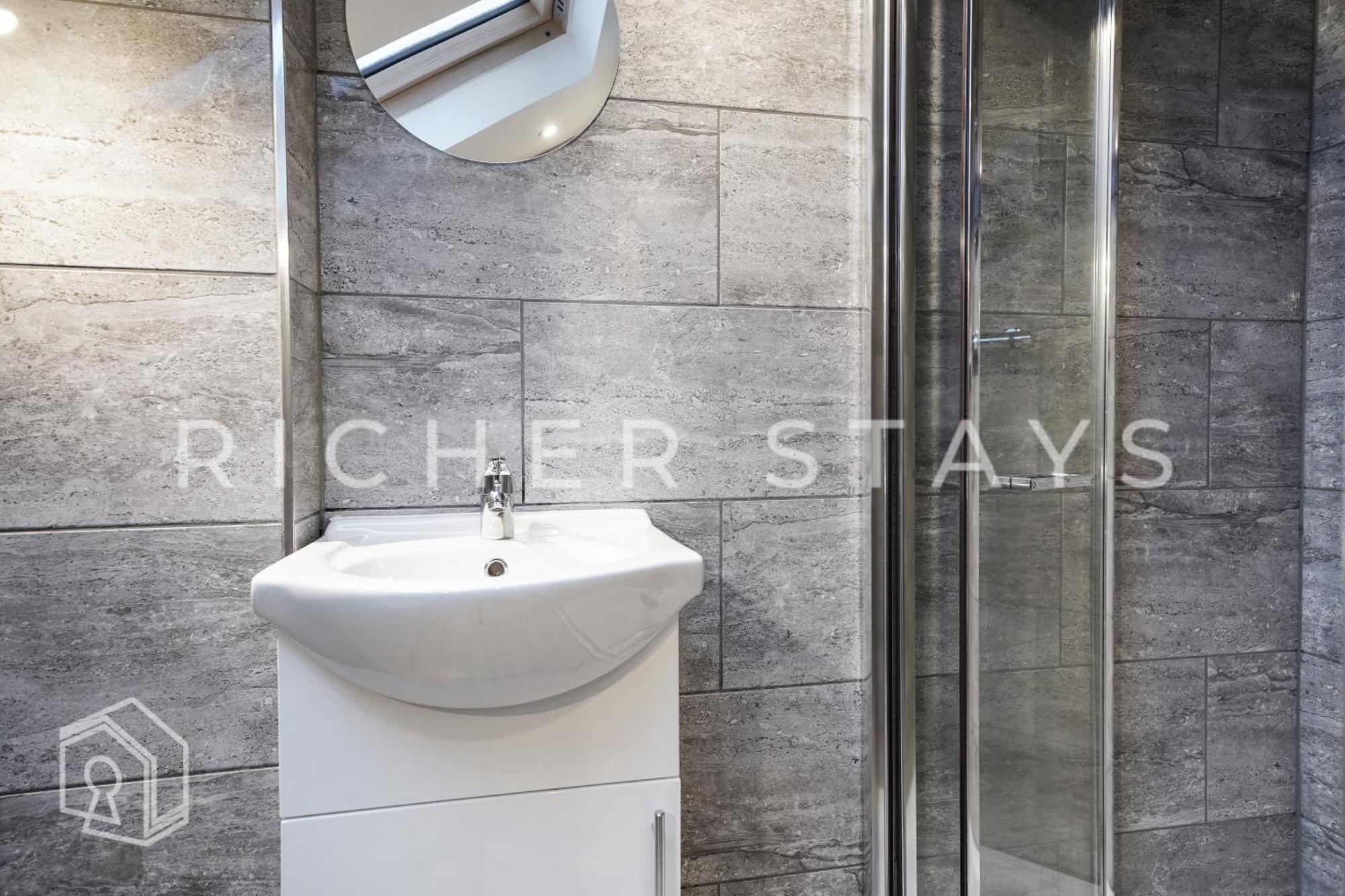 Hackney - En-suite & Amenities
