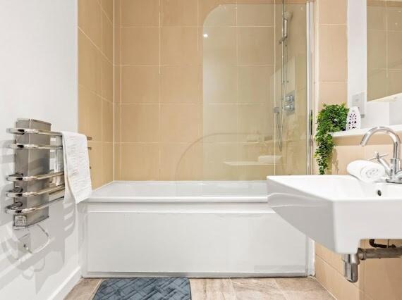 Spacious, Lovely 2 Bed In Hackney Wick Apartment London