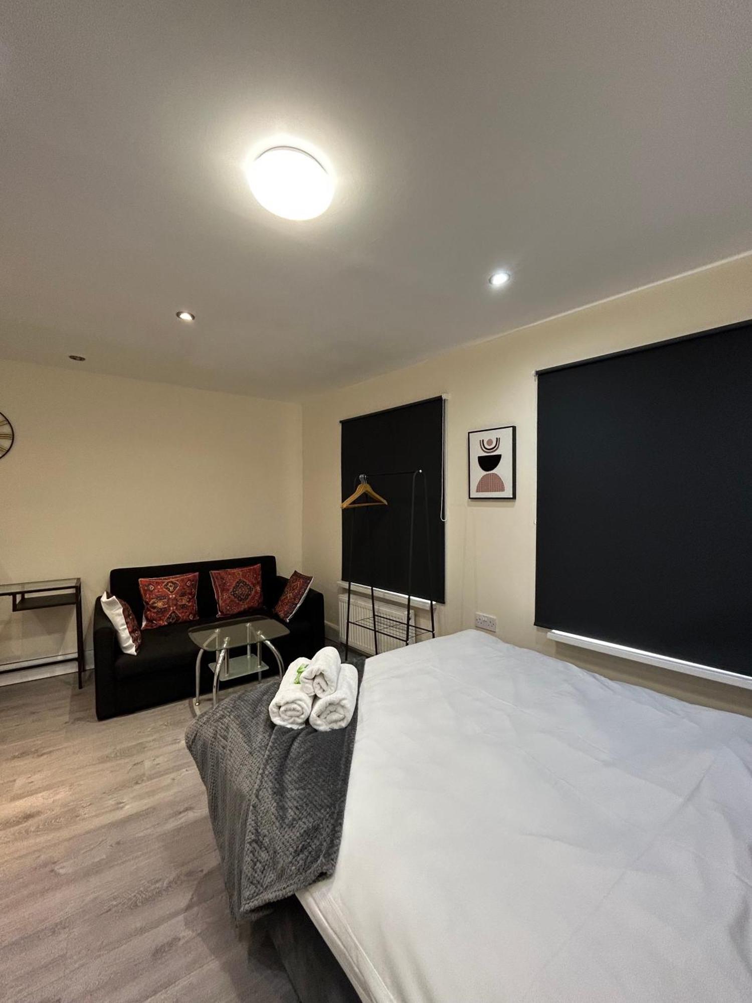 Shoreditch - And In The Apartment *