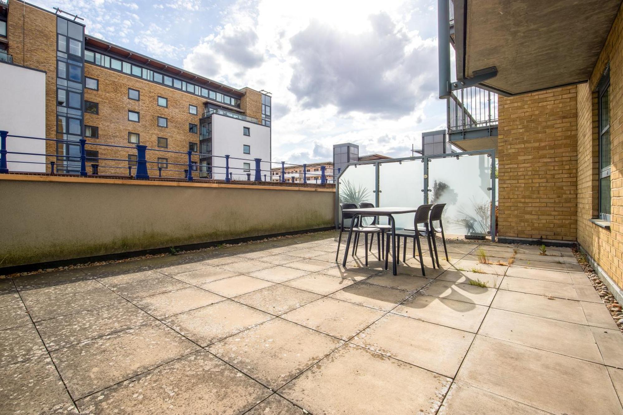 Apartment Londwell, & Limehouse Balcony Flat - Skyline Views *