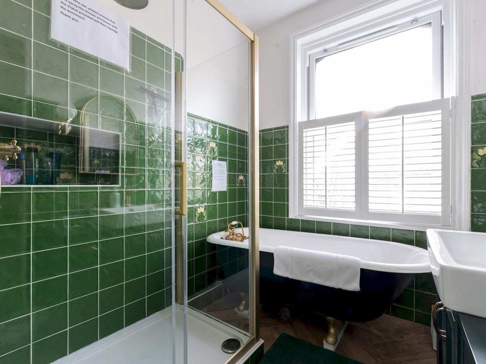 Pass The Keys Elegant 4br House Parking Garden Library London