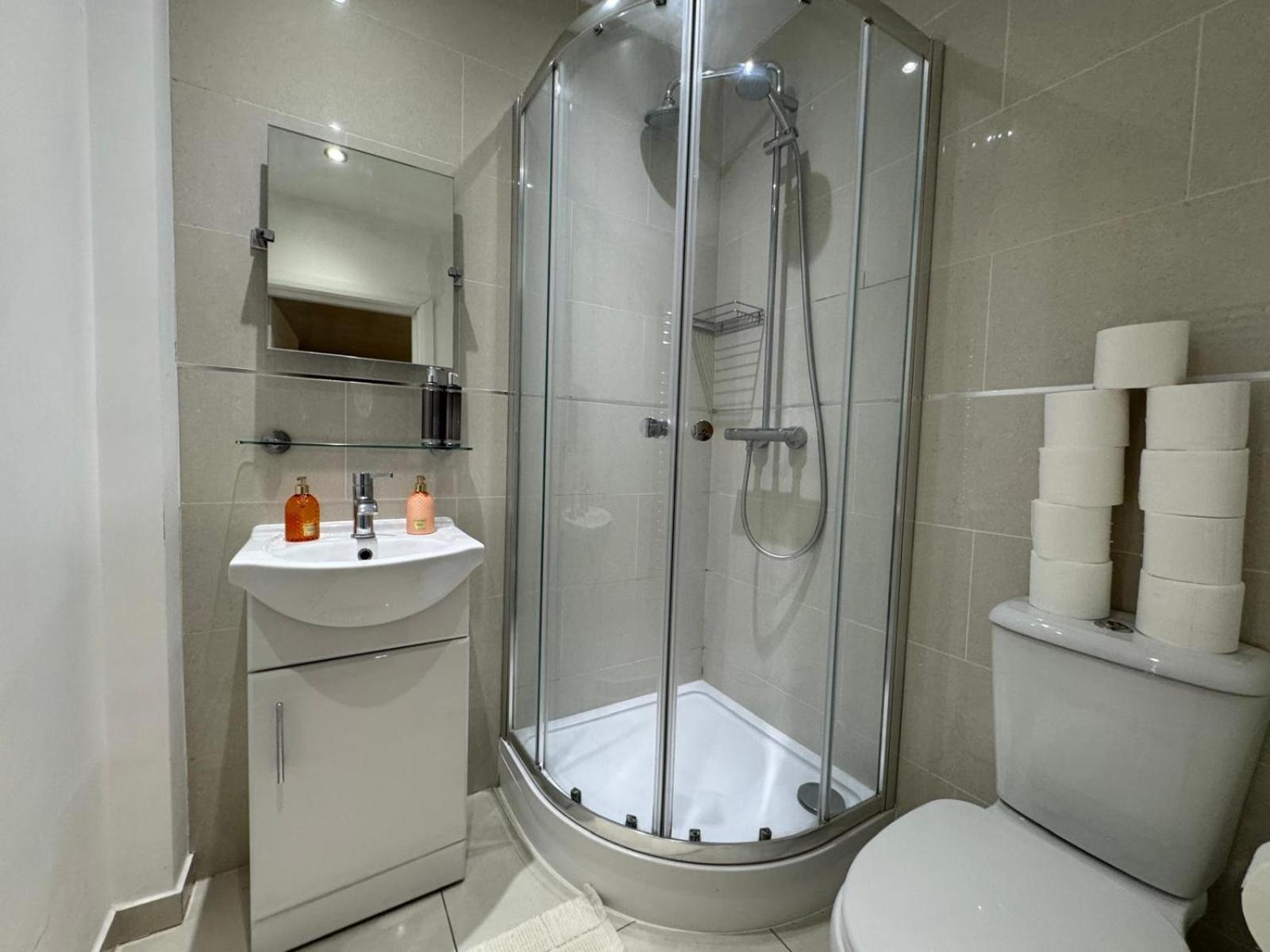 Renovu In East Guest house London