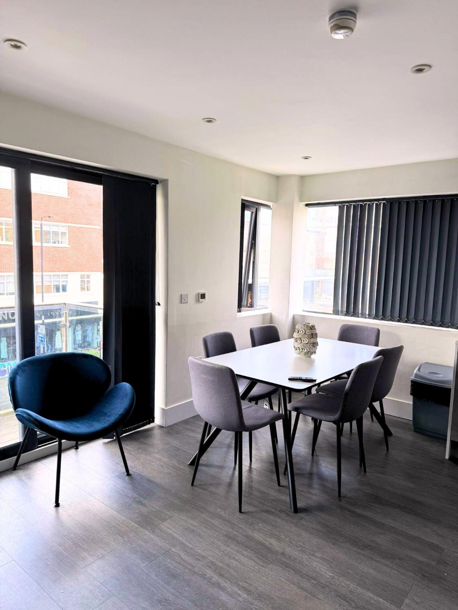 Hive - East Apartment