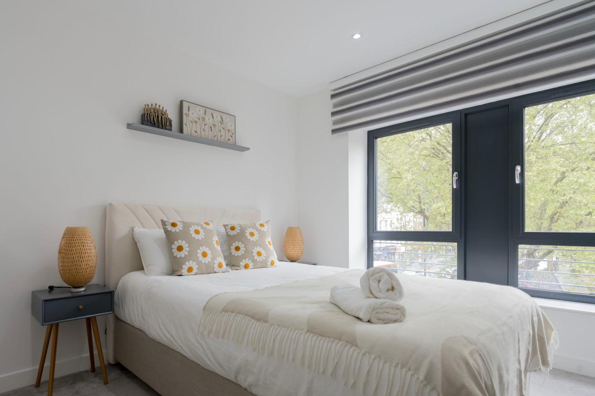 Stylish Modern By Aldgate East Station 4 Apartment