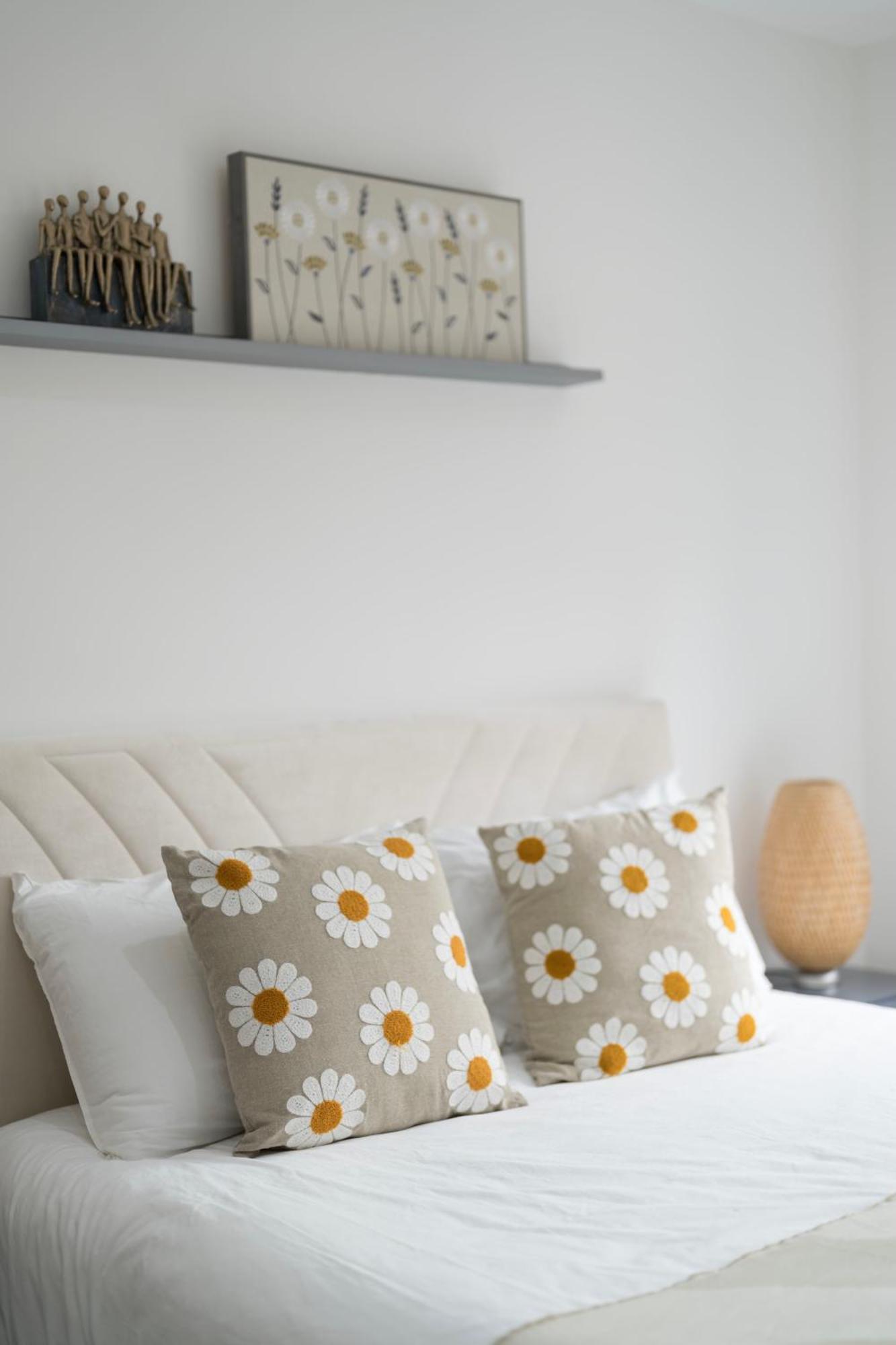 Stylish Modern By Aldgate East Station 4 Apartment London