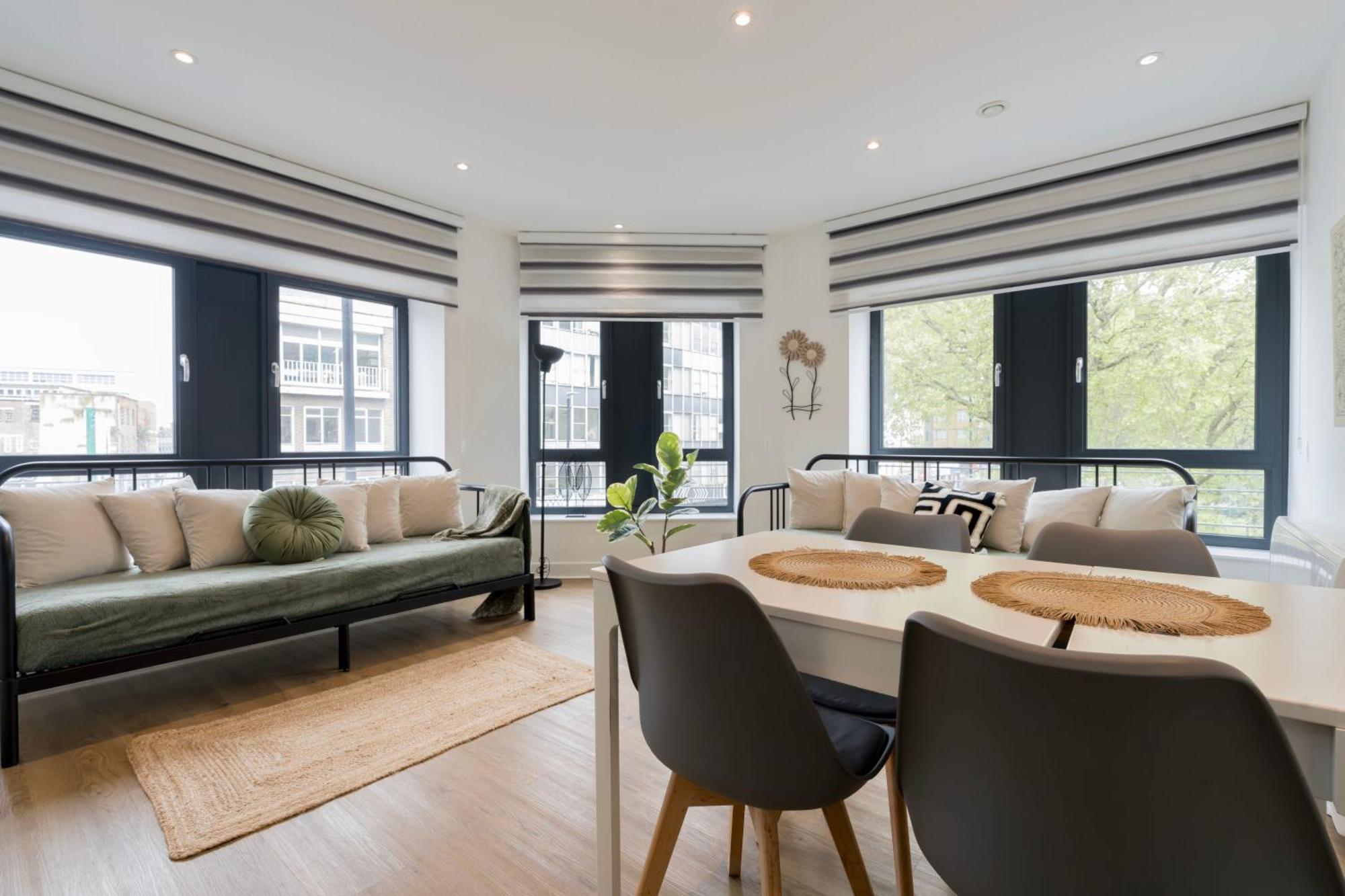 Stylish Modern By Aldgate East Station 4 London