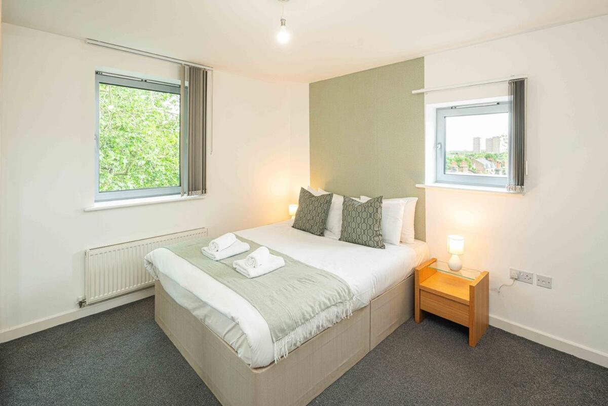 Stylish 2-bed With Stunning View Apartamento