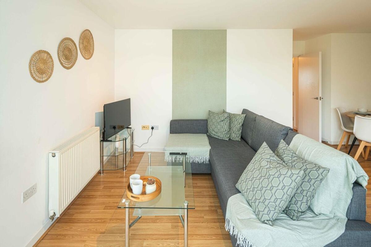 Stylish 2-bed With Stunning View *