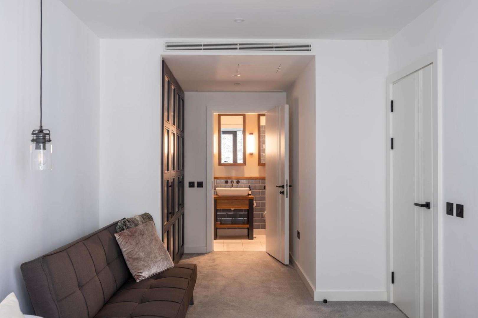 New | Luxury 2bd/2b Wapping Apartment