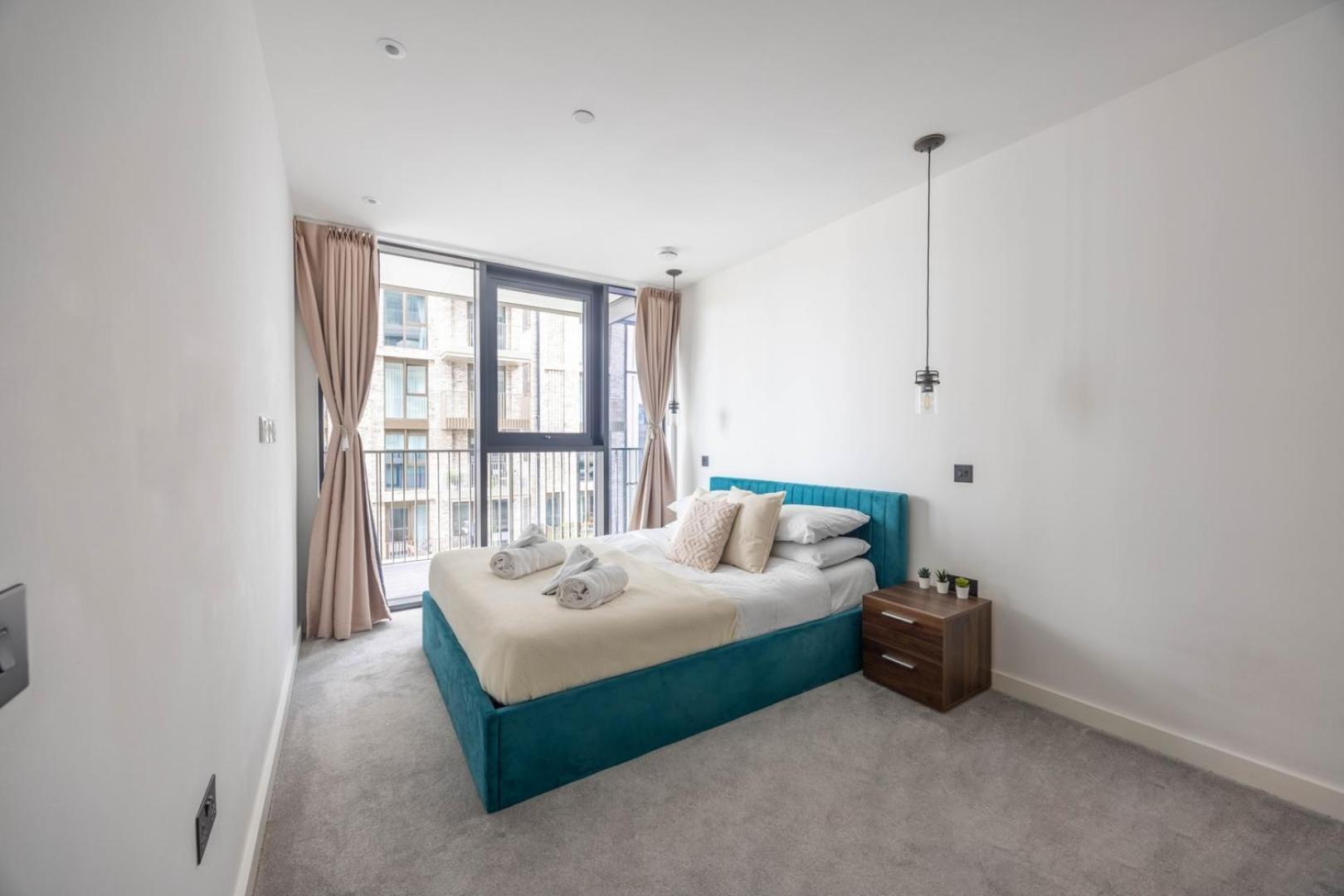 New | Luxury 2bd/2b Wapping London