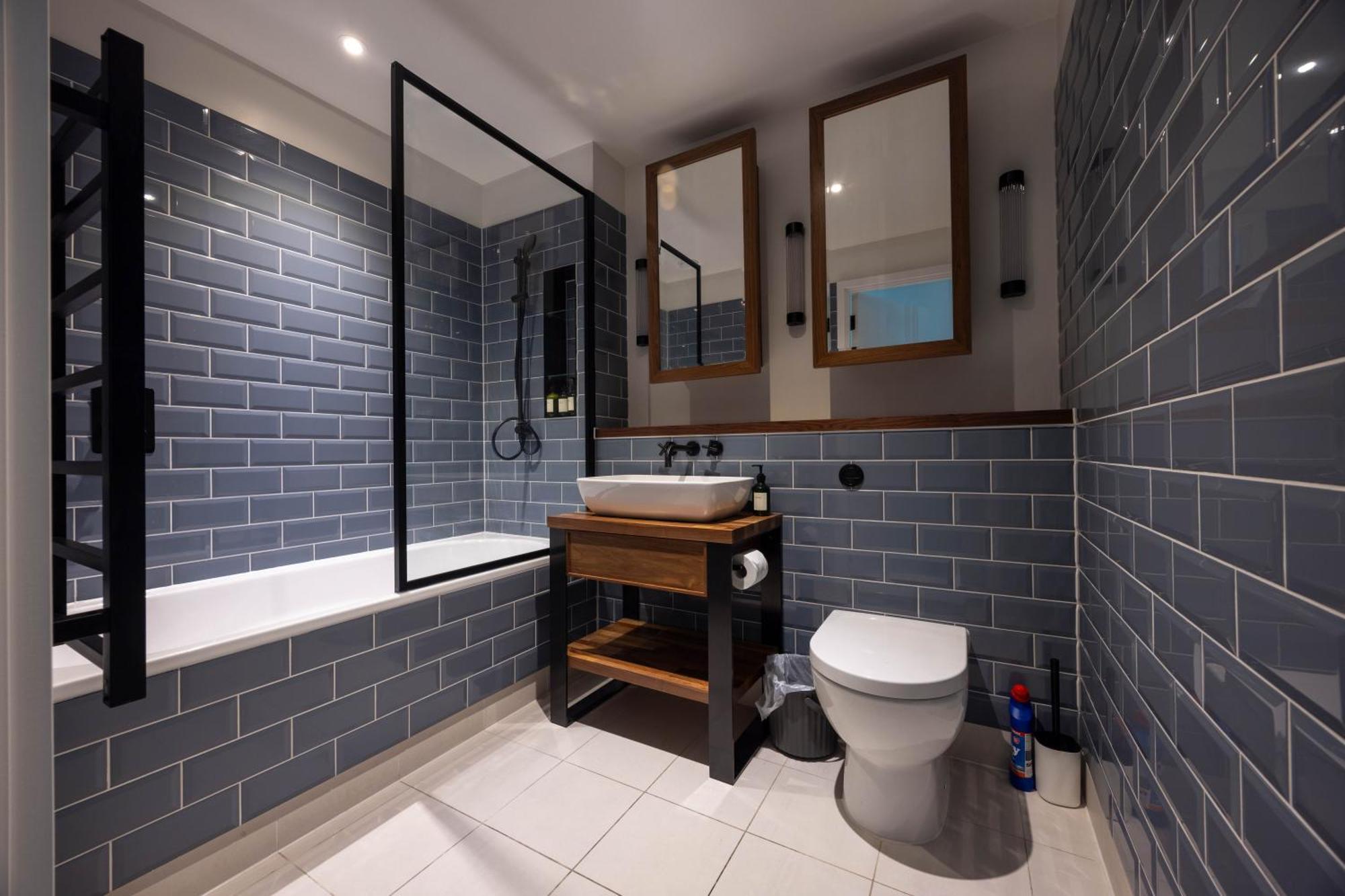 Apartment New | Luxury 2bd/2b Wapping *