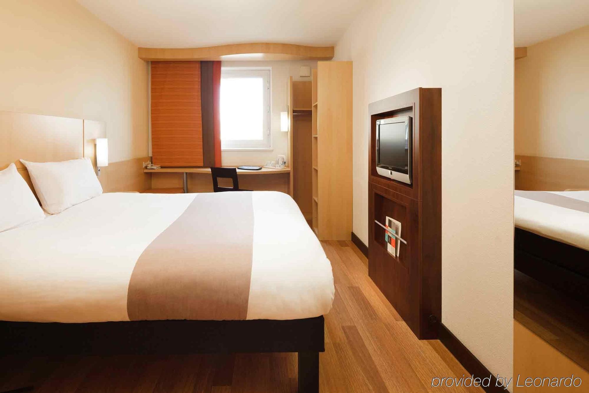 Ibis Docklands Canary Wharf 3*