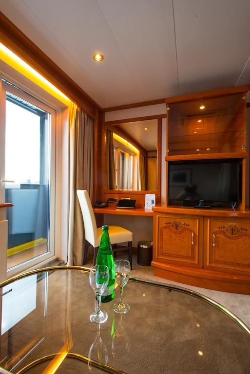 Sunborn Yacht