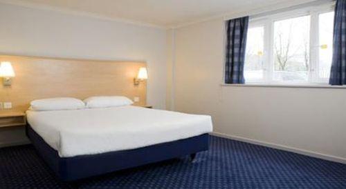 Travelodge Battersea 2*