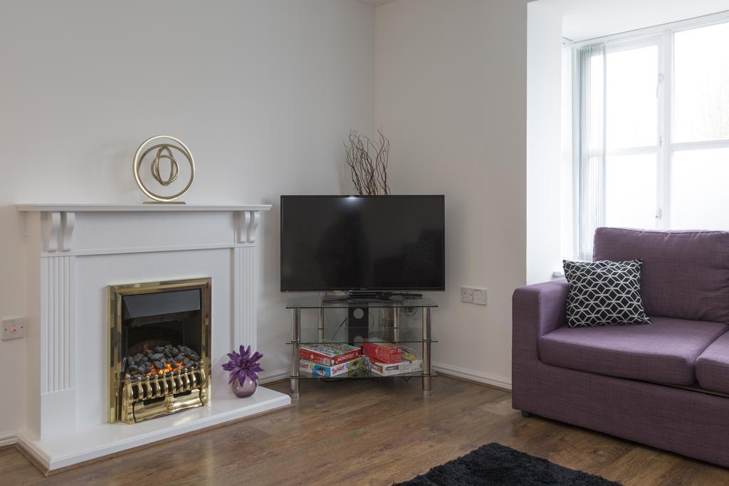 Quiet Riverside Apartment London