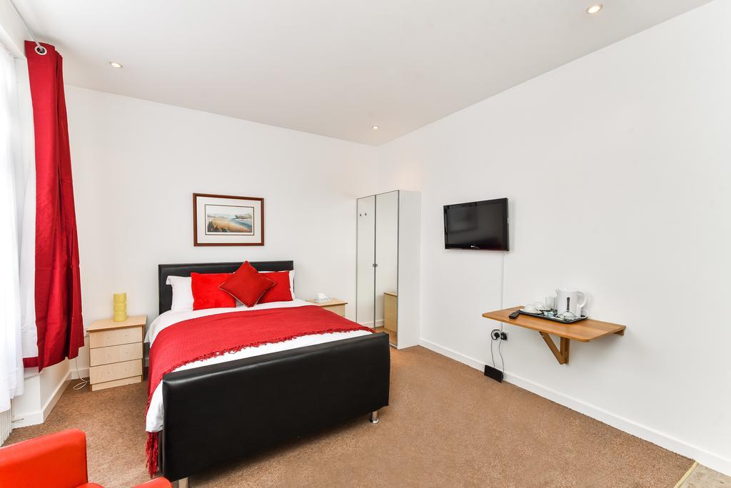 Guest house Riverbank Stay London