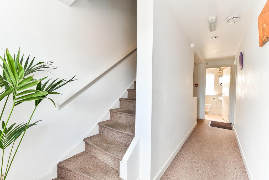 Riverbank Stay * London