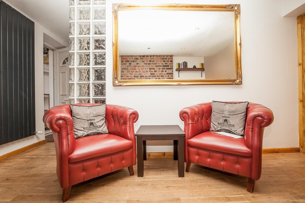 Apartment Center Suites *