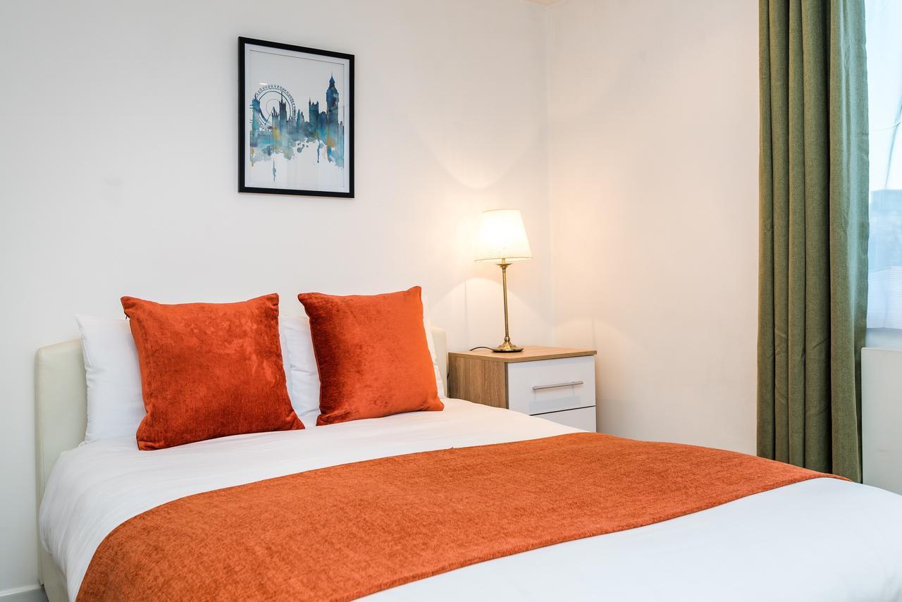 Guest house Riverbank Stay London