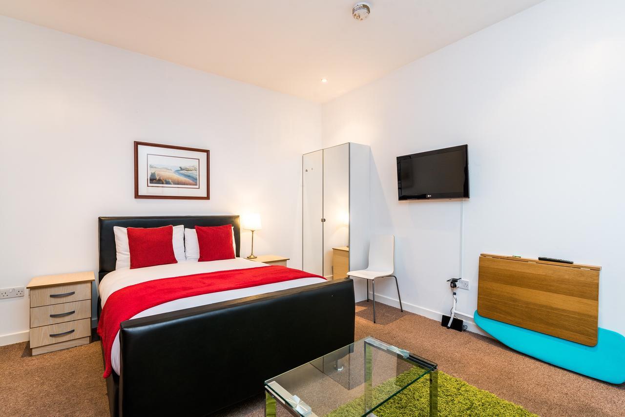 Riverbank Stay * London