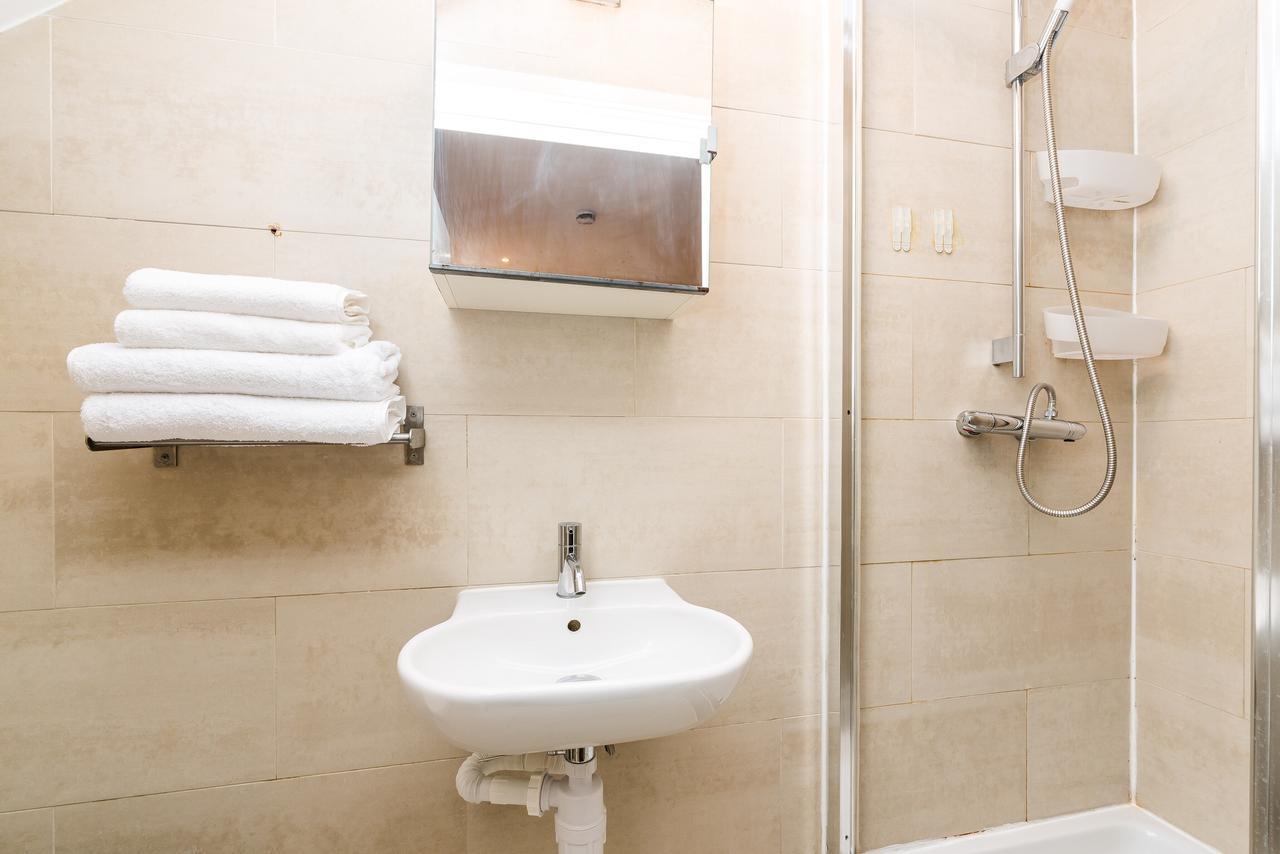 Riverbank Stay * London