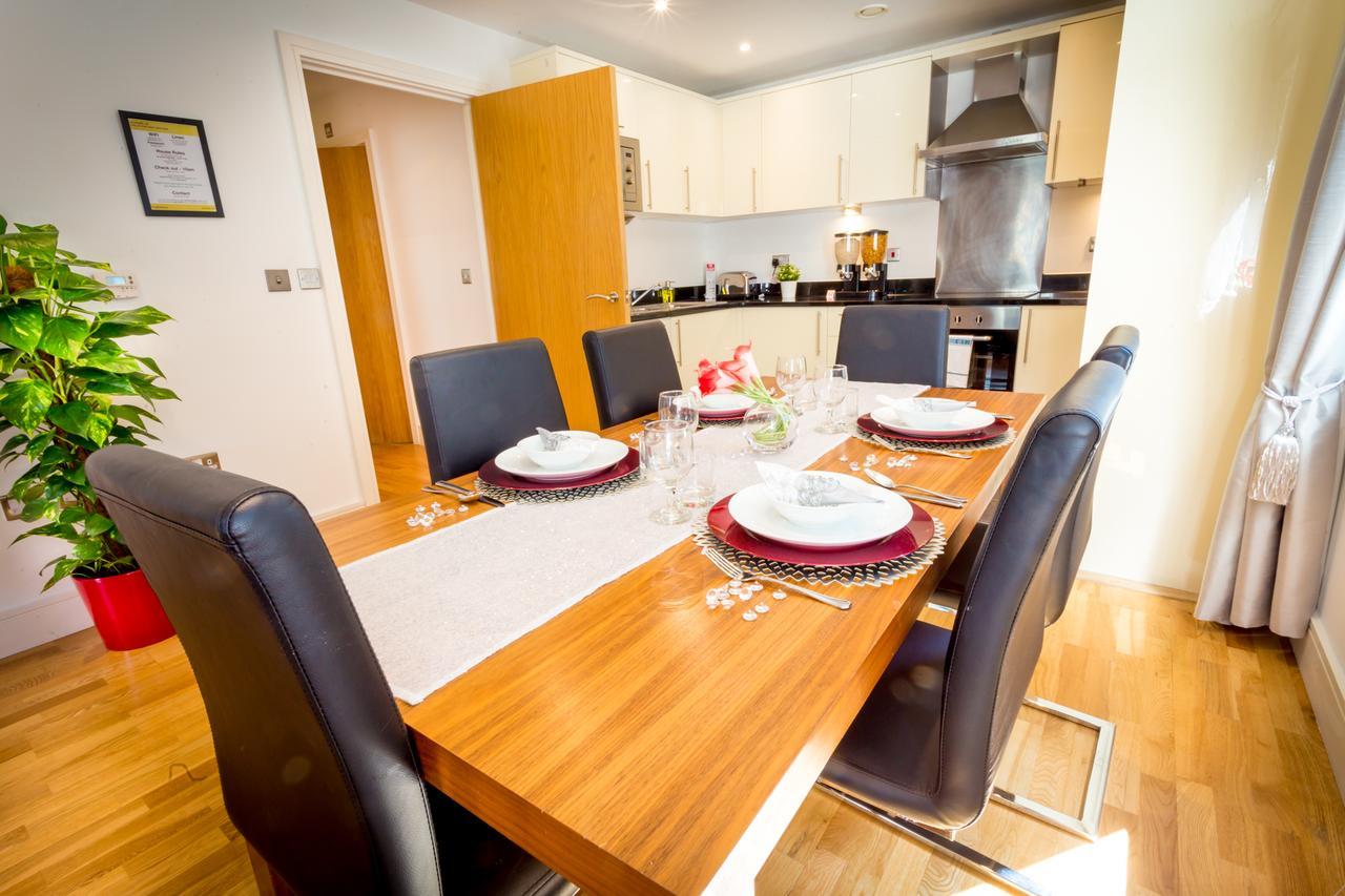 Apartment Dockside Walk - Canary Wharf