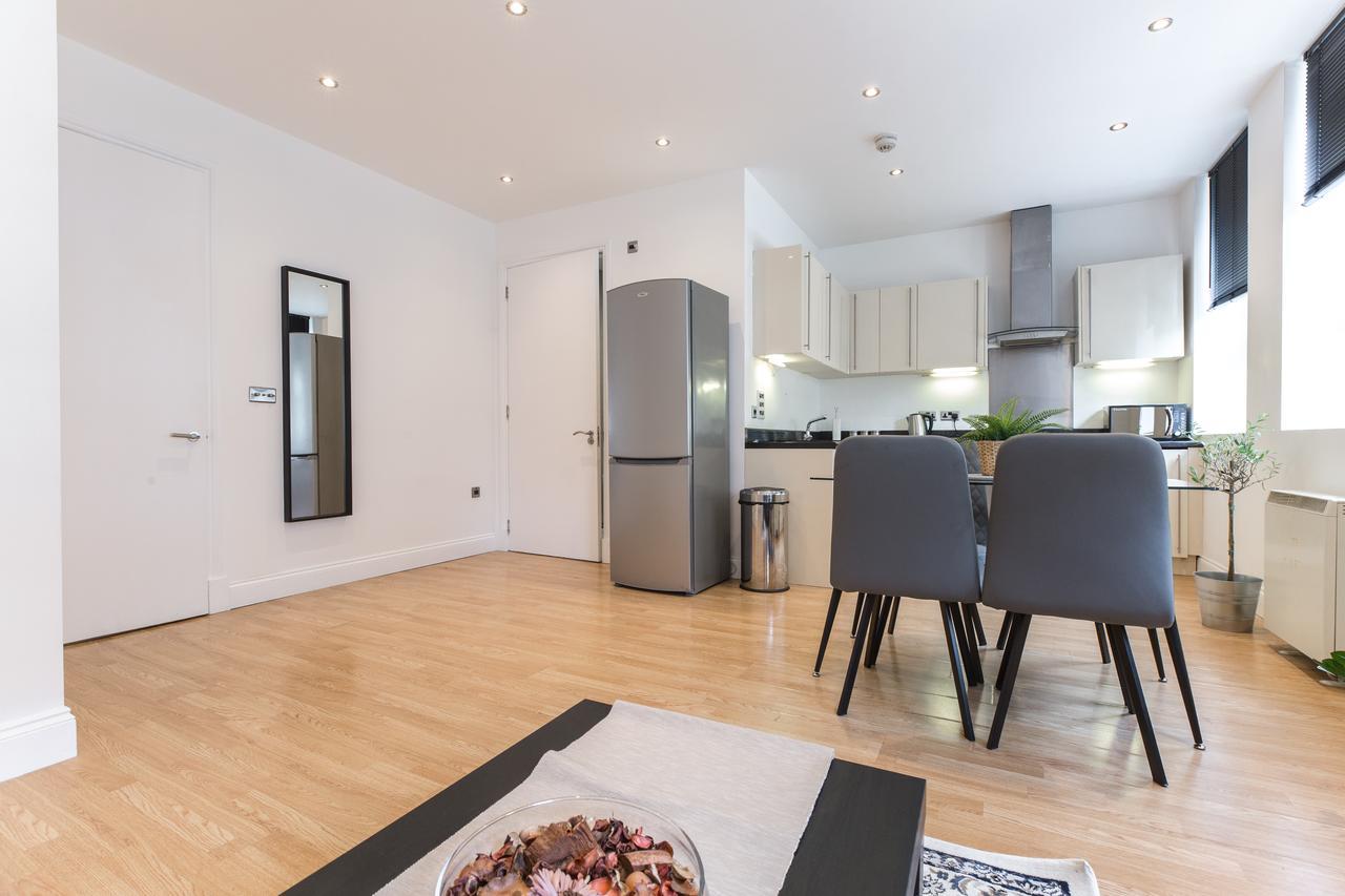 Aldgate Apartment *