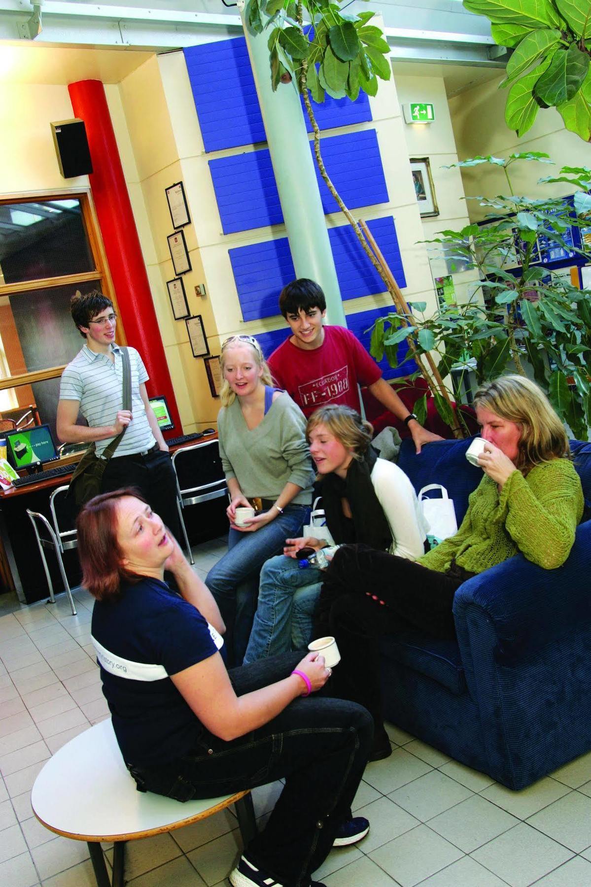 Yha Thameside Hostel *